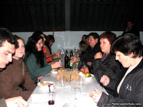 Alguns porem preferem a comodidade de sentar e poder apreciar a gastronomia com mais tranquilidade (Foto: romildo)