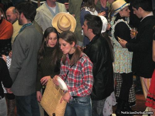 Trajes típicos foram utilizados, para dar um ambiente mais familiar (Foto: romildo)