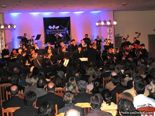 As festividades enceraram com a homenagem prestada pela Orquestra Municipal que xecutou várias peças (Foto: Romildo)