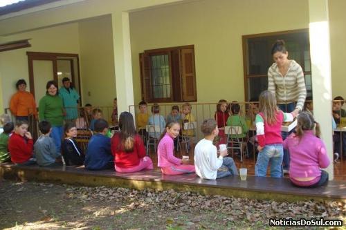 A merenda também faz parte da formação, sabendo escolher os alimentos corretos (Foto: divulga-sp)