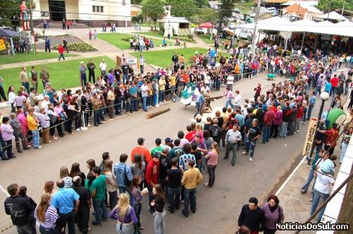 Os jogos germânicos foram parte integrante daq KLerbfest e reunião um ótimo público (Foto: Divulgação)