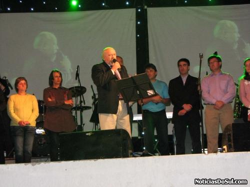 Prefeito Fernando Xavier, também lembra que o Natal precisa ser vivido com espírito religioso e que as crianças são as que mais o esperam (Foto: romildo)