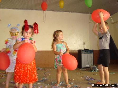 Músicas de Carnaval animaram os pequenos (Foto: Assessoria de São Pedro)