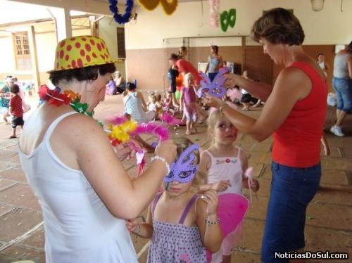 Professoras se divertiram com as crianças (Foto: Assessoria de São Pedro)