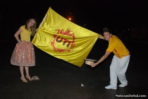 O bloco de carnaval tinha até Mestre-Sala e Porta-Bandeira (Foto: PhotoArte)