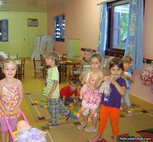 Crianças já passam o dia com muitas brincadeiras (Foto: Assessoria de São Pedro)