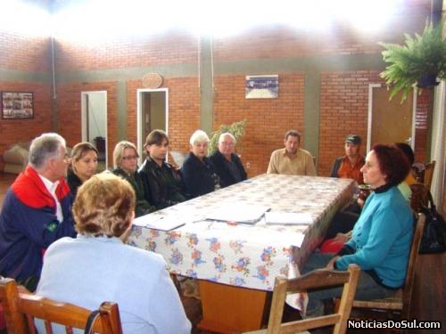 Membros do Conselho do Idos escolhidos fazem sua primeira reunião (Foto: Assistência)