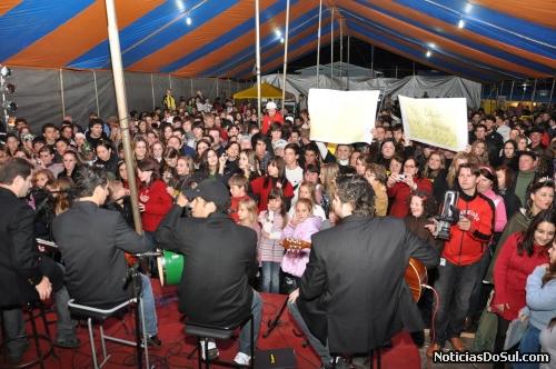 a Banda Pagode Sem Re$pons@, de Barão foi atração sem igual, e muito aplaudida pelos baronenses que vibraram com sua apresentação (Foto: Augusto Kafer)
