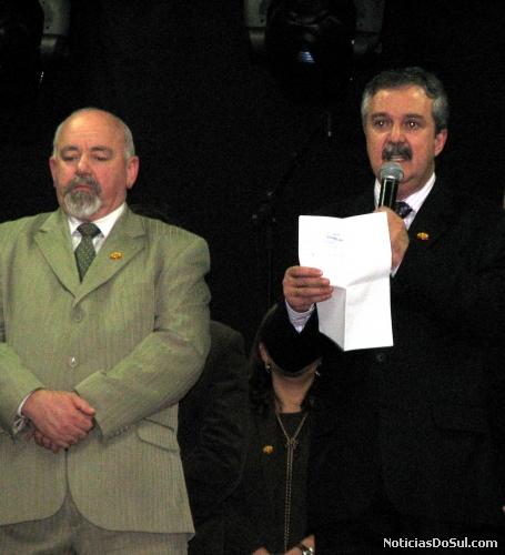 Presidente do Festiqwueijo ao lado do Prefeito Fernando agradece a cooperação e deseja uma boa festa a todos, lembrando que o queijo é o verdadeiro show da festa (Foto: Romildo)