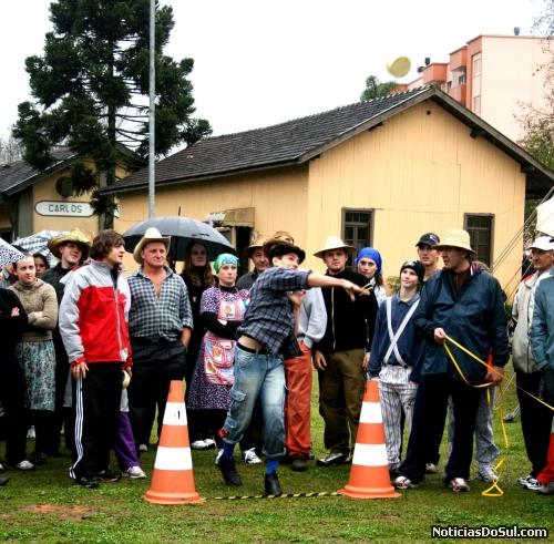 Outra prova muito interessante é o lançamento de queijo, esporte típico italiano (Foto: Virginia - PMCB)