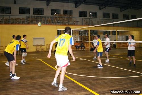N0 masculino a decisão foi muito disputada entre a PIO X e o Higlander, onde o Pio X levou a melhor sagrando-se campeão (Foto: Virginia - PMCB)