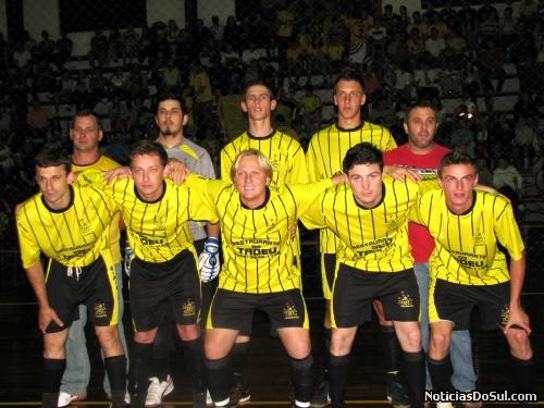 Equipe do Foragidos A, campeão na categoria Força Livre (Foto: Romildo)