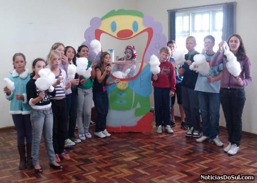 O retorno às atividades escolares é sempre motivo de alegria e a recepção faz a diferença (Foto: Jonas/Pref)