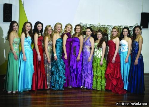 Doze candidatas concorriam ao título (Foto: Foto Lermen)