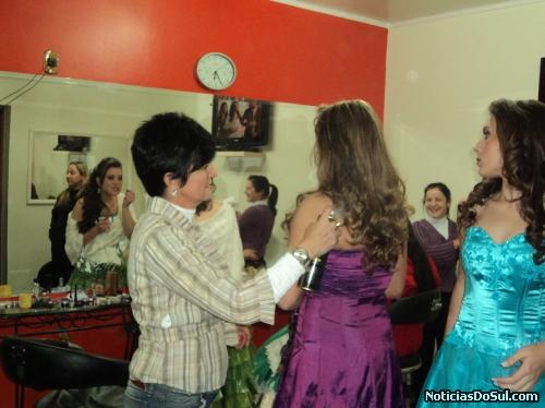 Rose dá s últimos retoques (Foto: Cathierine Hoffmann)