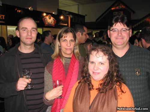Valter Brusamaleo e Joceline, acompanhados de Cesar Bandeira e Enar Pappoi de Antônio Prado, prestigiando o evento (Foto: Romildo)
