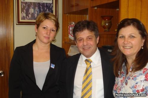 – Vereadora Sueli Reichert e diretora do legislativo Andreia Spohn se reúnem com o deputado Mendes Ribeiro Filho (Foto: Divulgação)