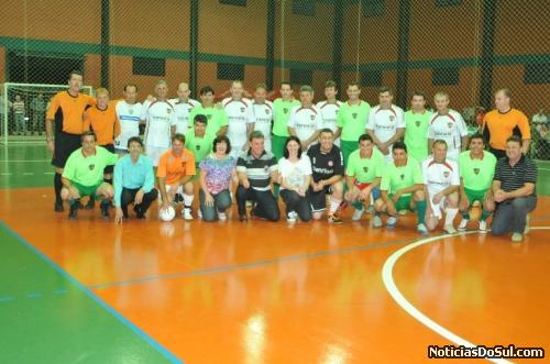 Jogo inaugural entre prefeitos versus imprensa (Foto: PhotoArte)