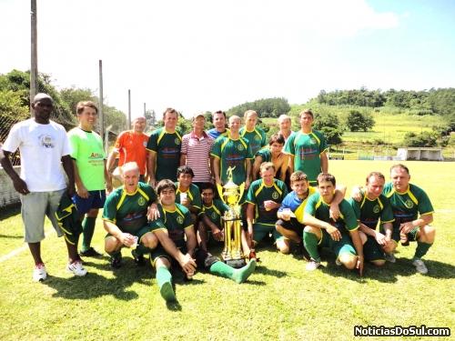Equipe do ão José de Linha BabilÔnia, campeão na Categoria Veteranos da 6ª Taça Emancipação (Foto: Divulgação)