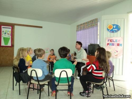 Aulas de música na João Lerner (Foto: Cathierine Hoffmann)