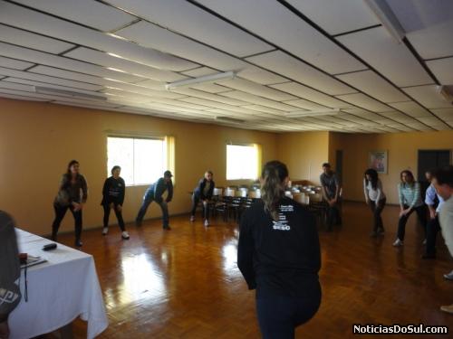 Funcionários da prefeitura também se exercitaram por 15 minutos (Foto: Divulgação)