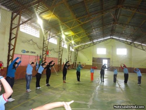 Escolas realizaram atividades de alongamento (Foto: Divulgação)