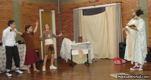 Companhia de Teatro se apresenta (Foto: Assessoria de Barão/RS)