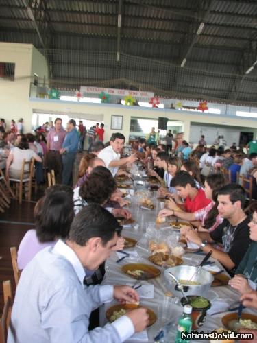 o Al,oço de cong=fraternização é mais uma oportunidade de convivência dos integrantes da Família Scottáa (Foto: Romildo)