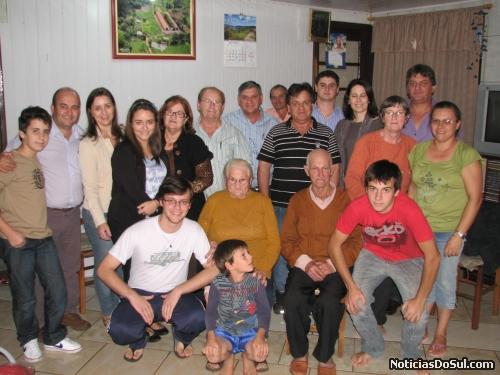 Membros da Famílai scottá visitam descendentes de Pasquale Scottá mais velho (Foto: Romildo)